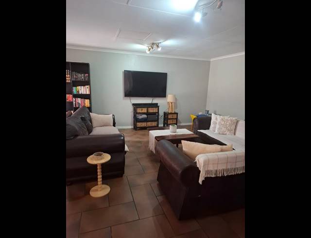 2 BEDROOM TOWNHOUSE FOR SALE IN MORELETAPARK